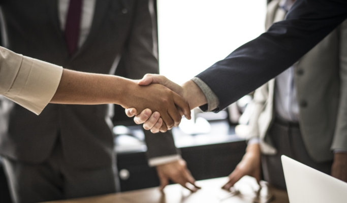handshake-min